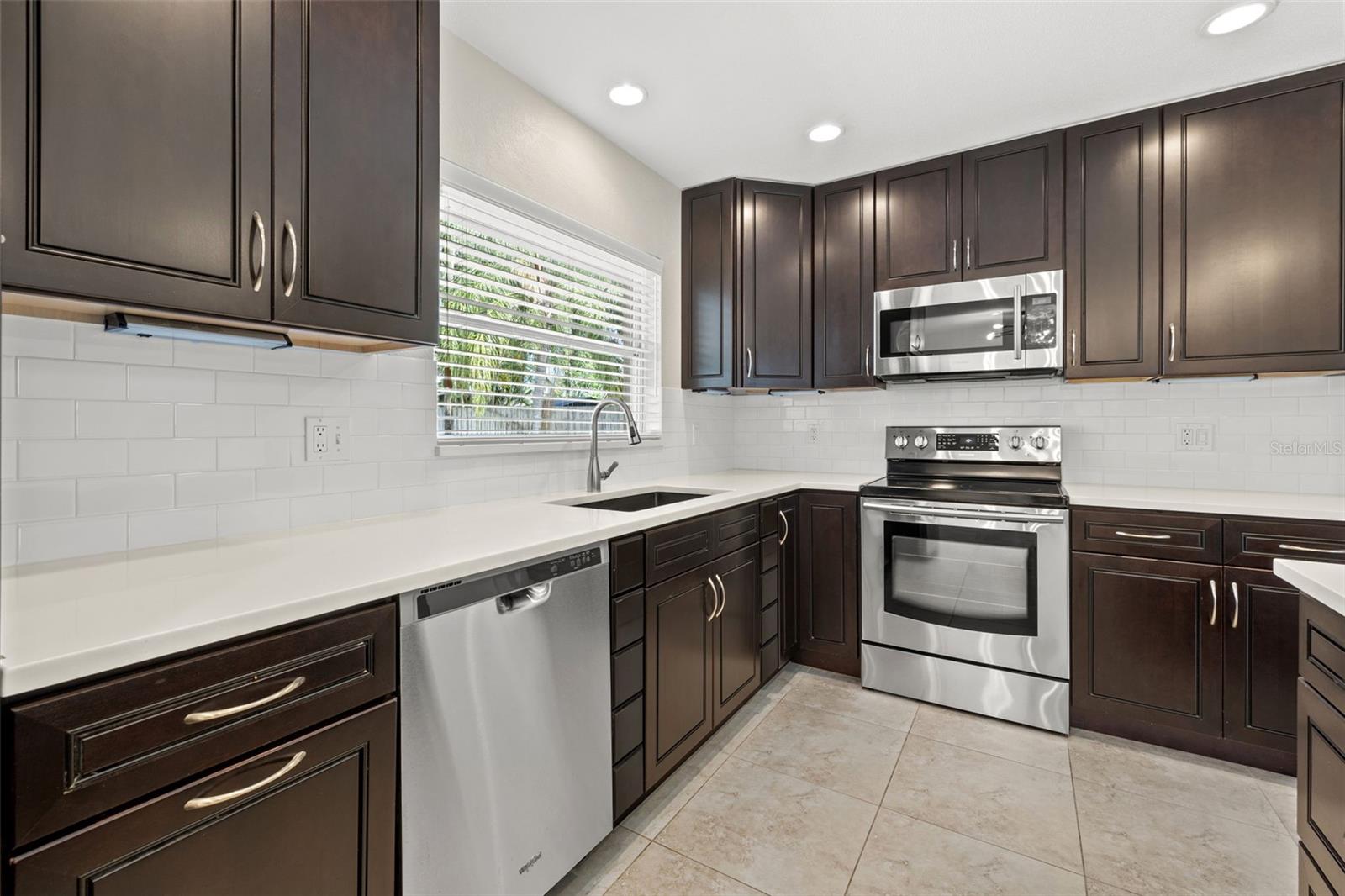 1180 EDEN ISLE BLVD NE, ST PETERSBURG, FL, 33704