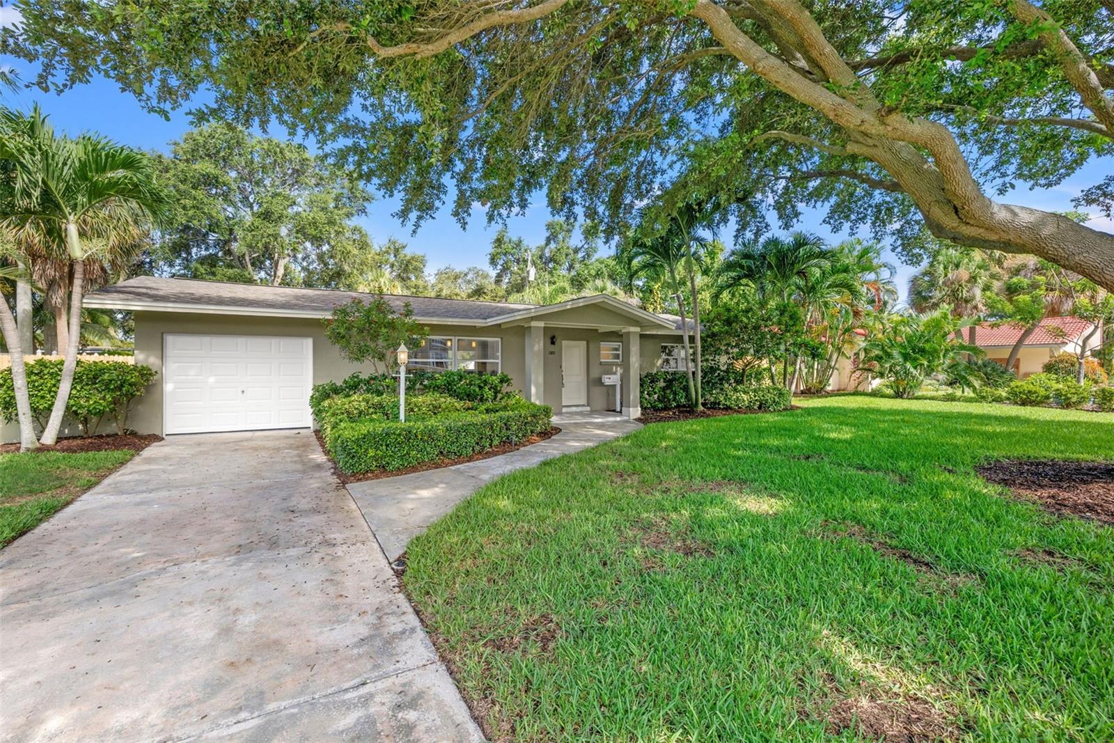 1180 EDEN ISLE BLVD NE, ST PETERSBURG, FL, 33704