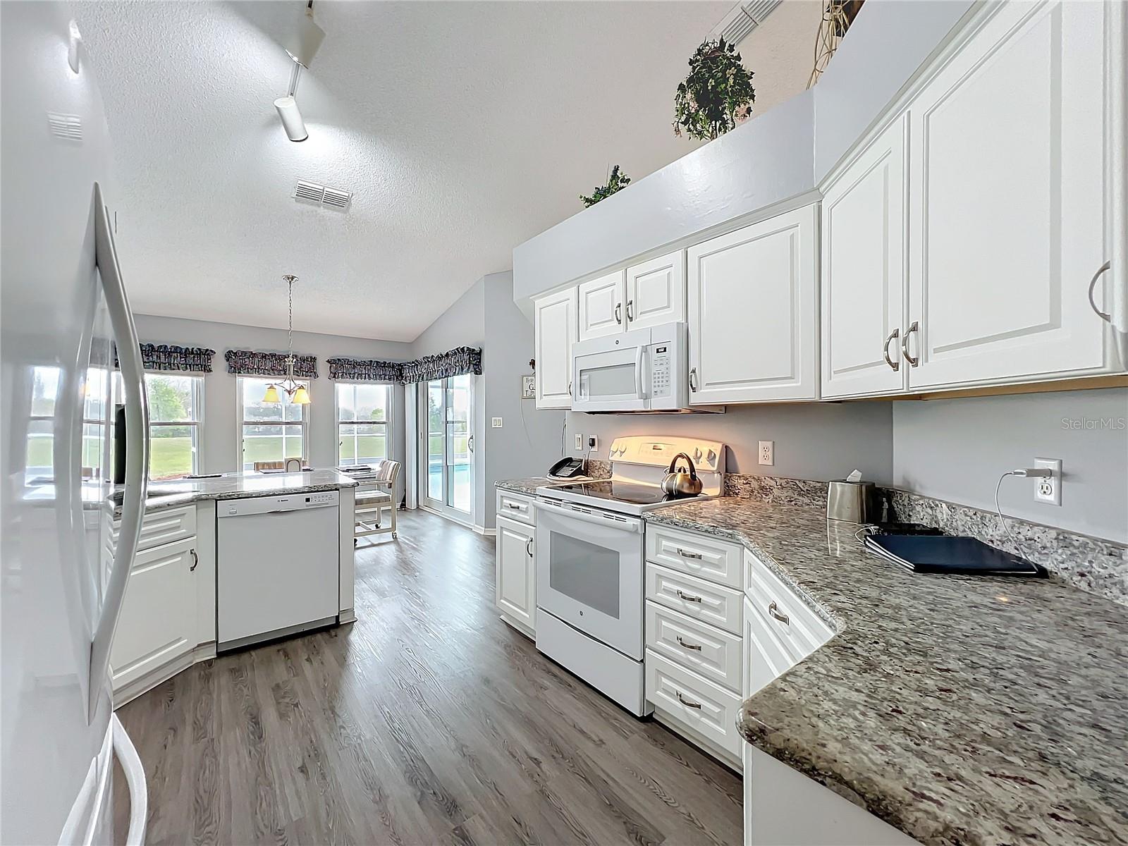 25110 MERIWEATHER RD, LEESBURG, FL, 34748