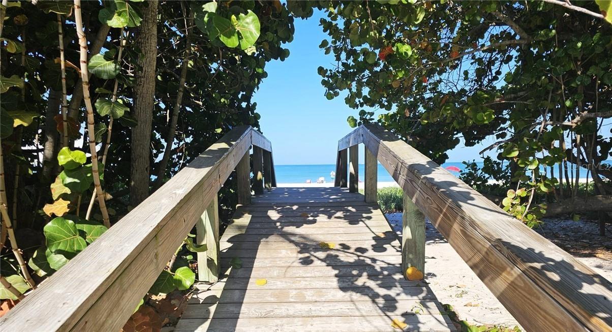 18001 BLUEWATER DR, NAPLES, FL, 34114