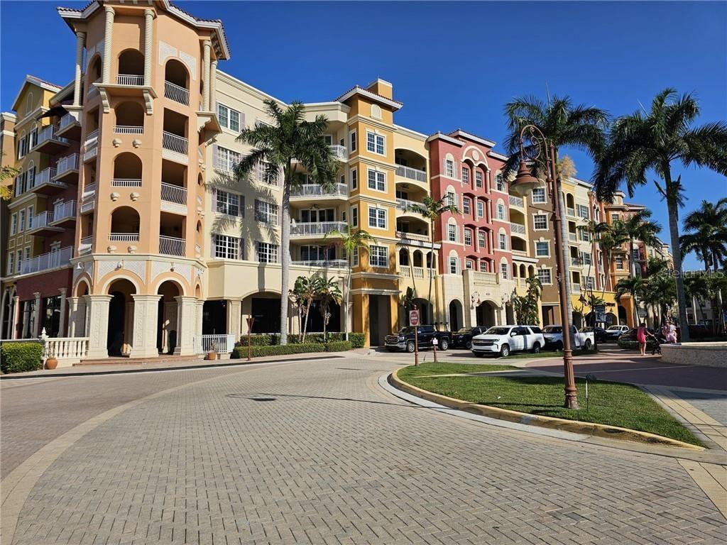 18001 BLUEWATER DR, NAPLES, FL, 34114