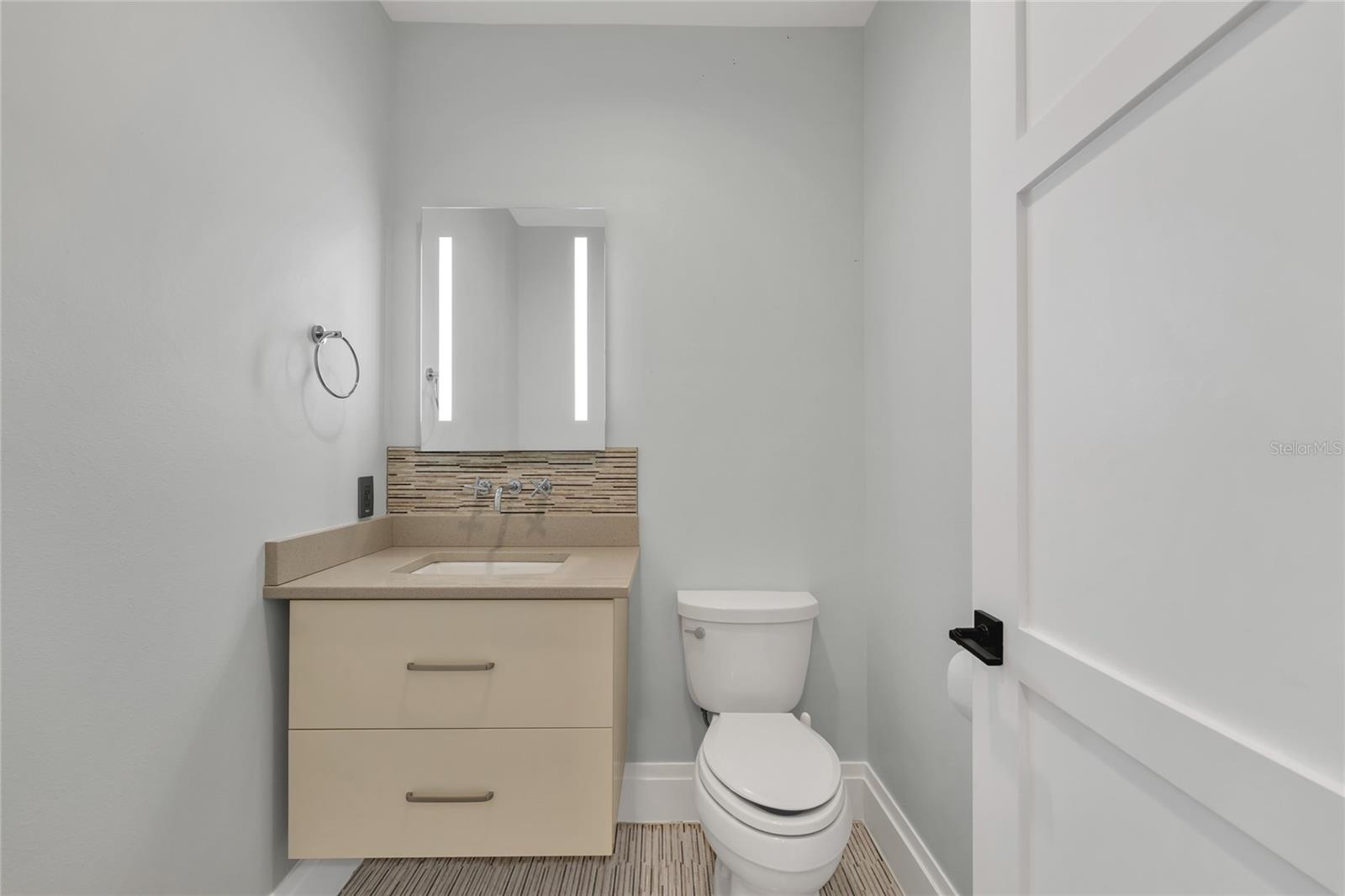 O6285301 Property Photo