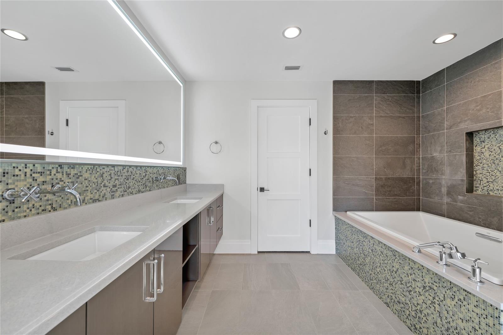 O6285301 Property Photo