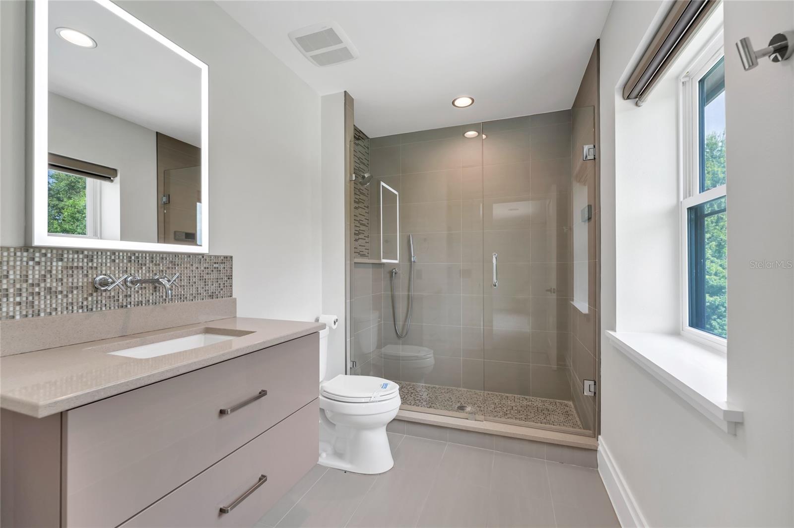 O6285301 Property Photo