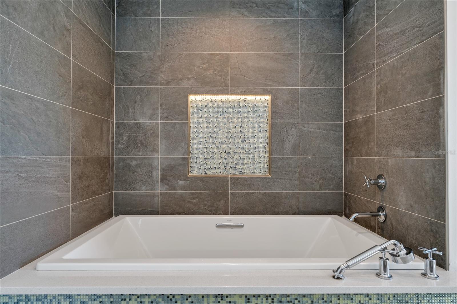 O6285301 Property Photo