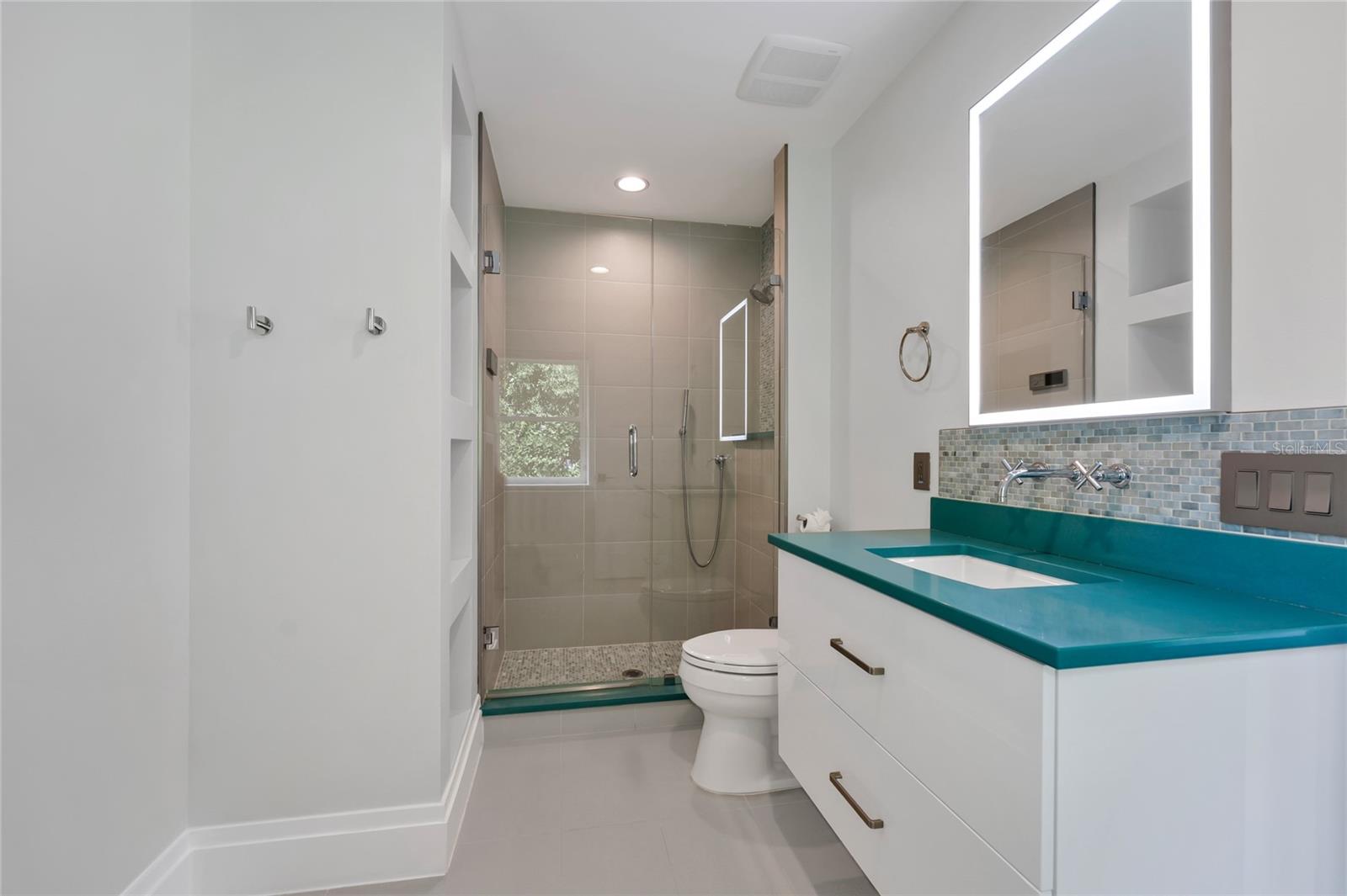 O6285301 Property Photo