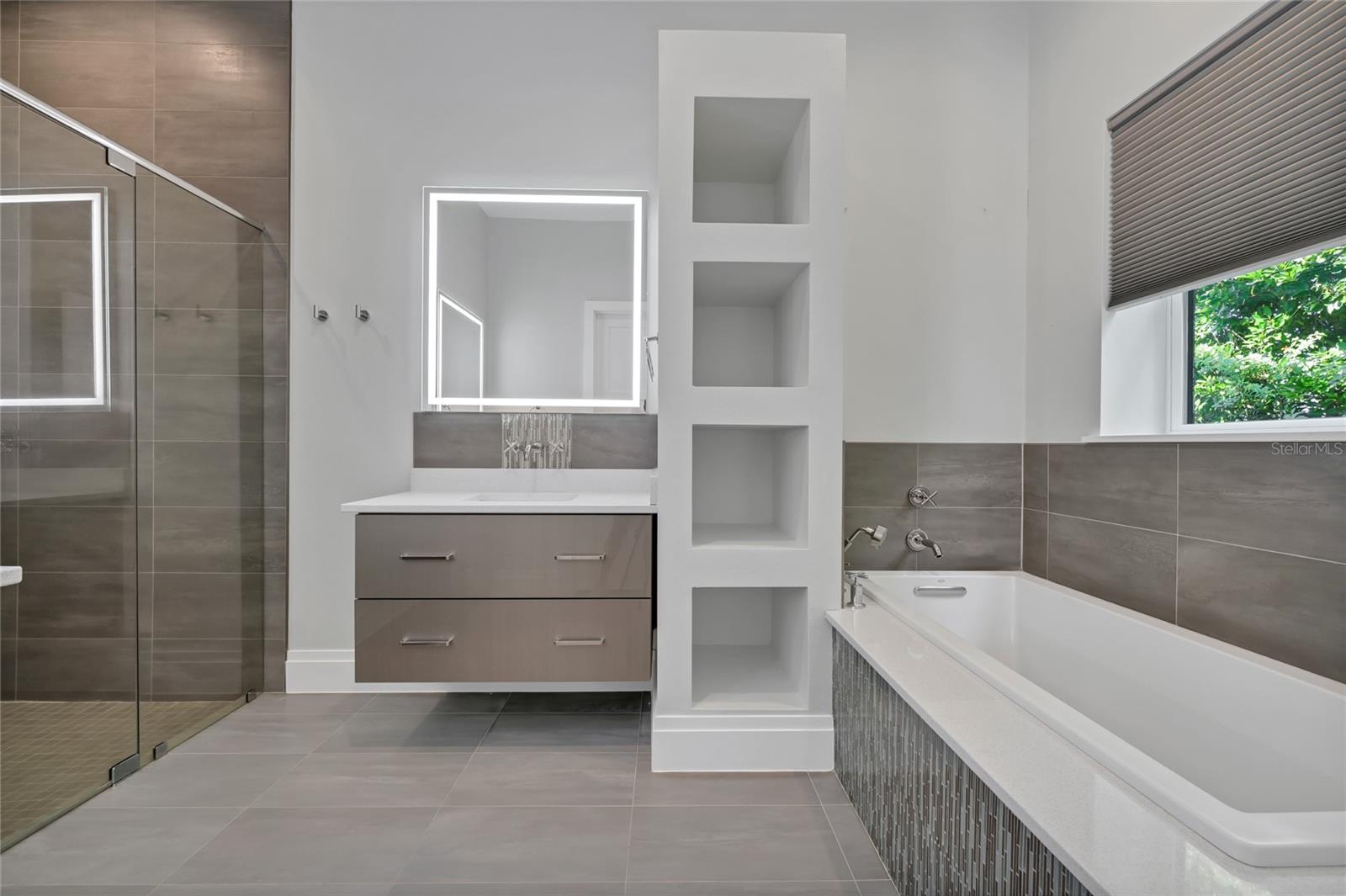 O6285301 Property Photo