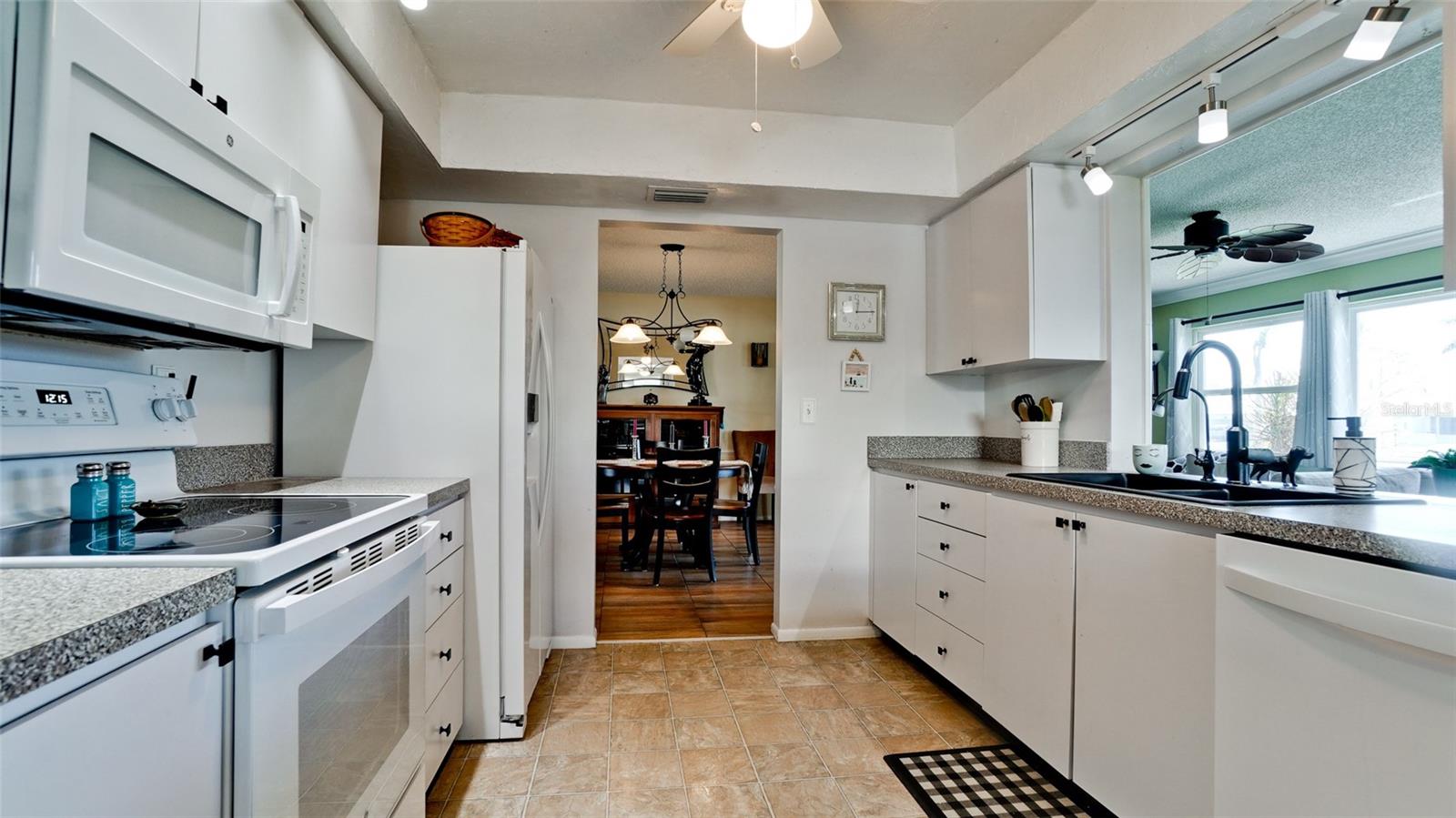 1320 BOTTLEBRUSH DR, BRADENTON, FL, 34208