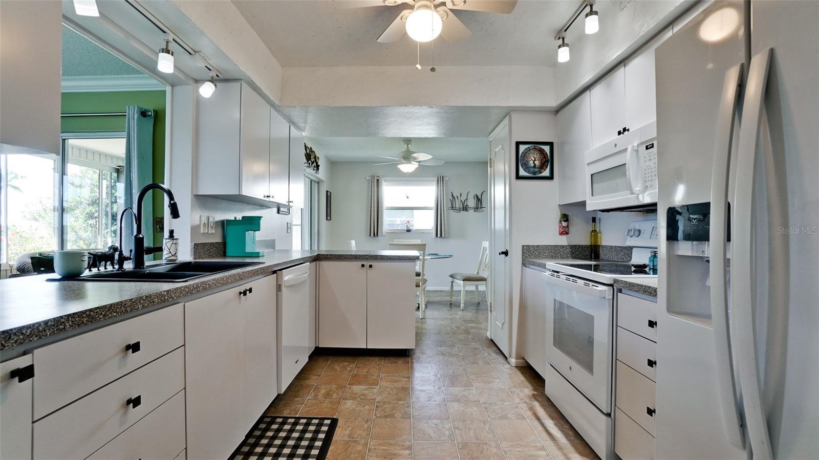 1320 BOTTLEBRUSH DR, BRADENTON, FL, 34208