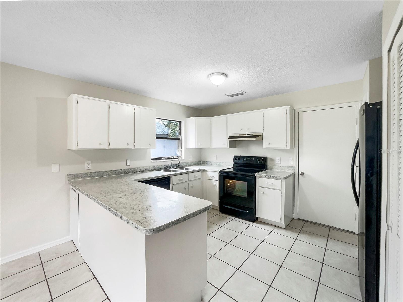 832 YELLOWBIRD AVE, DELTONA, FL, 32725