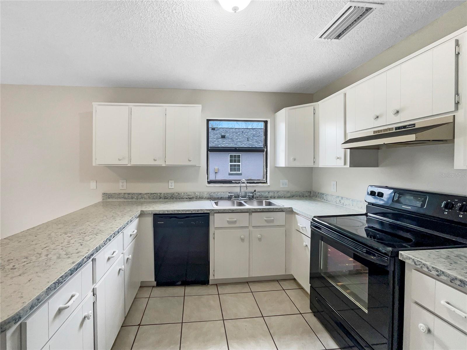 832 YELLOWBIRD AVE, DELTONA, FL, 32725
