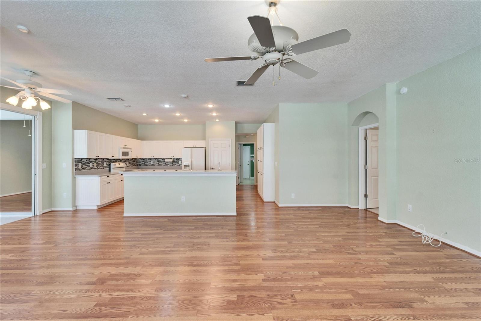 3904 EXECUTIVE CIR, PLANT CITY, FL, 33566