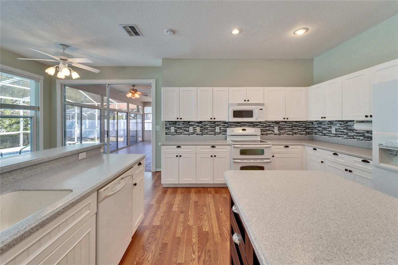 3904 EXECUTIVE CIR, PLANT CITY, FL, 33566