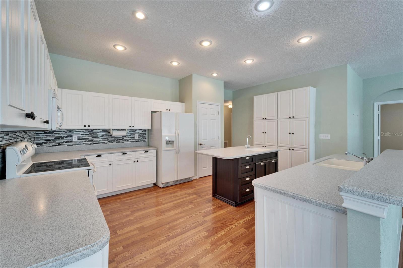 3904 EXECUTIVE CIR, PLANT CITY, FL, 33566