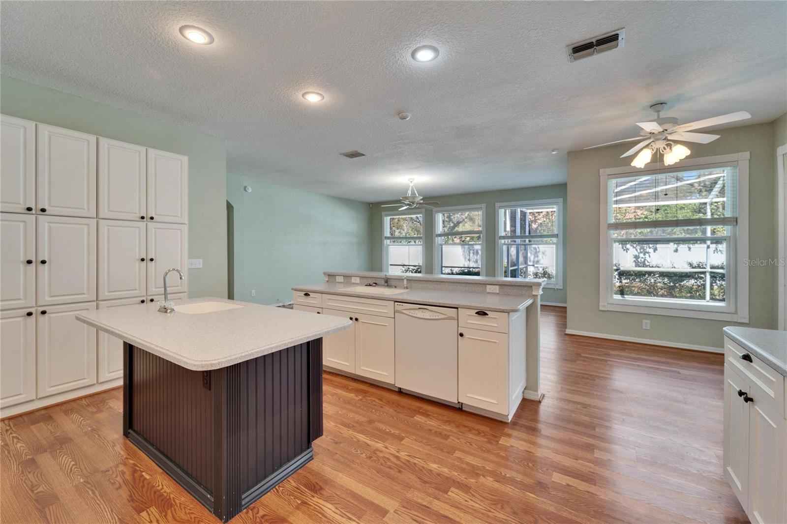 3904 EXECUTIVE CIR, PLANT CITY, FL, 33566