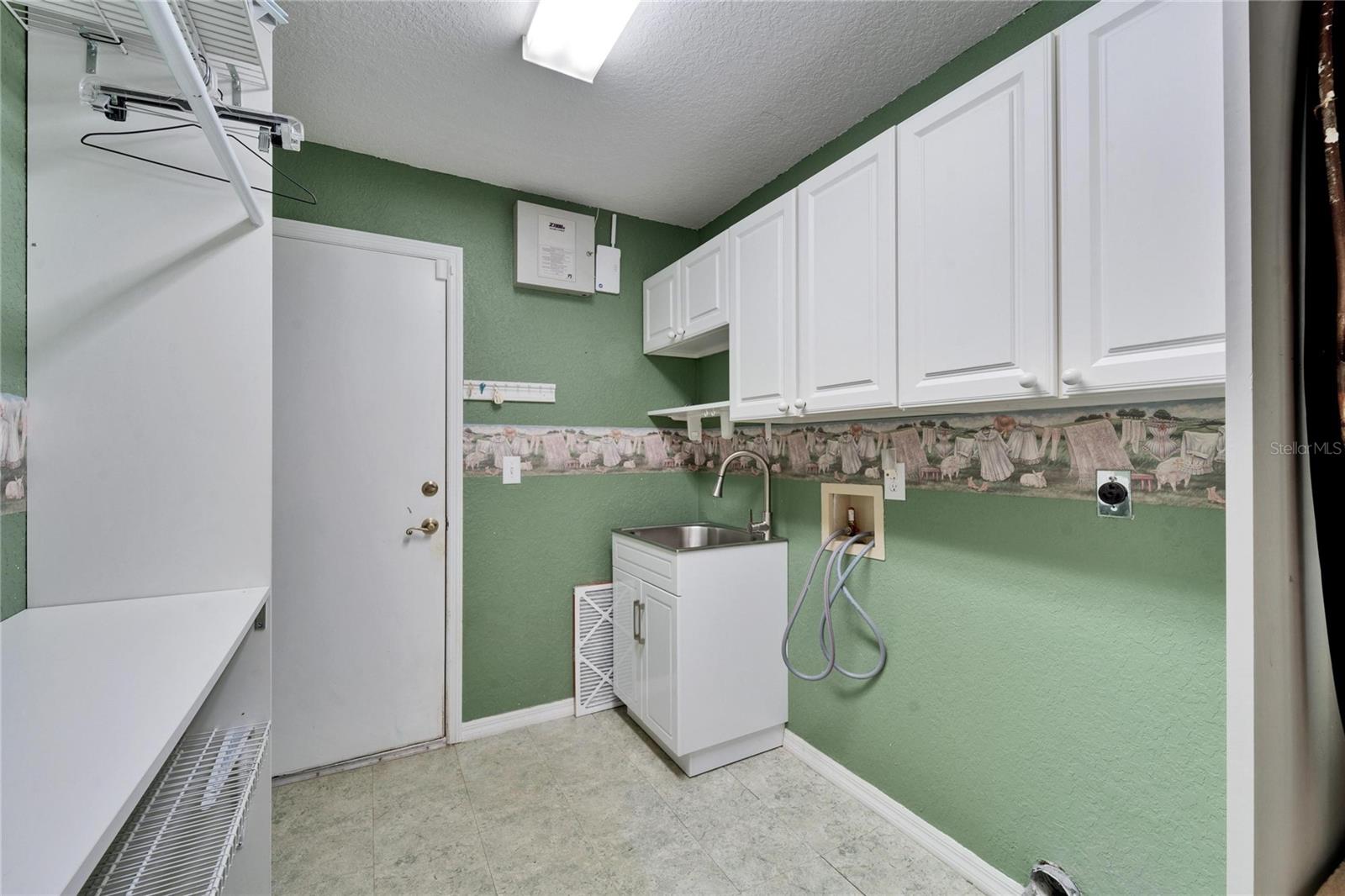 3904 EXECUTIVE CIR, PLANT CITY, FL, 33566