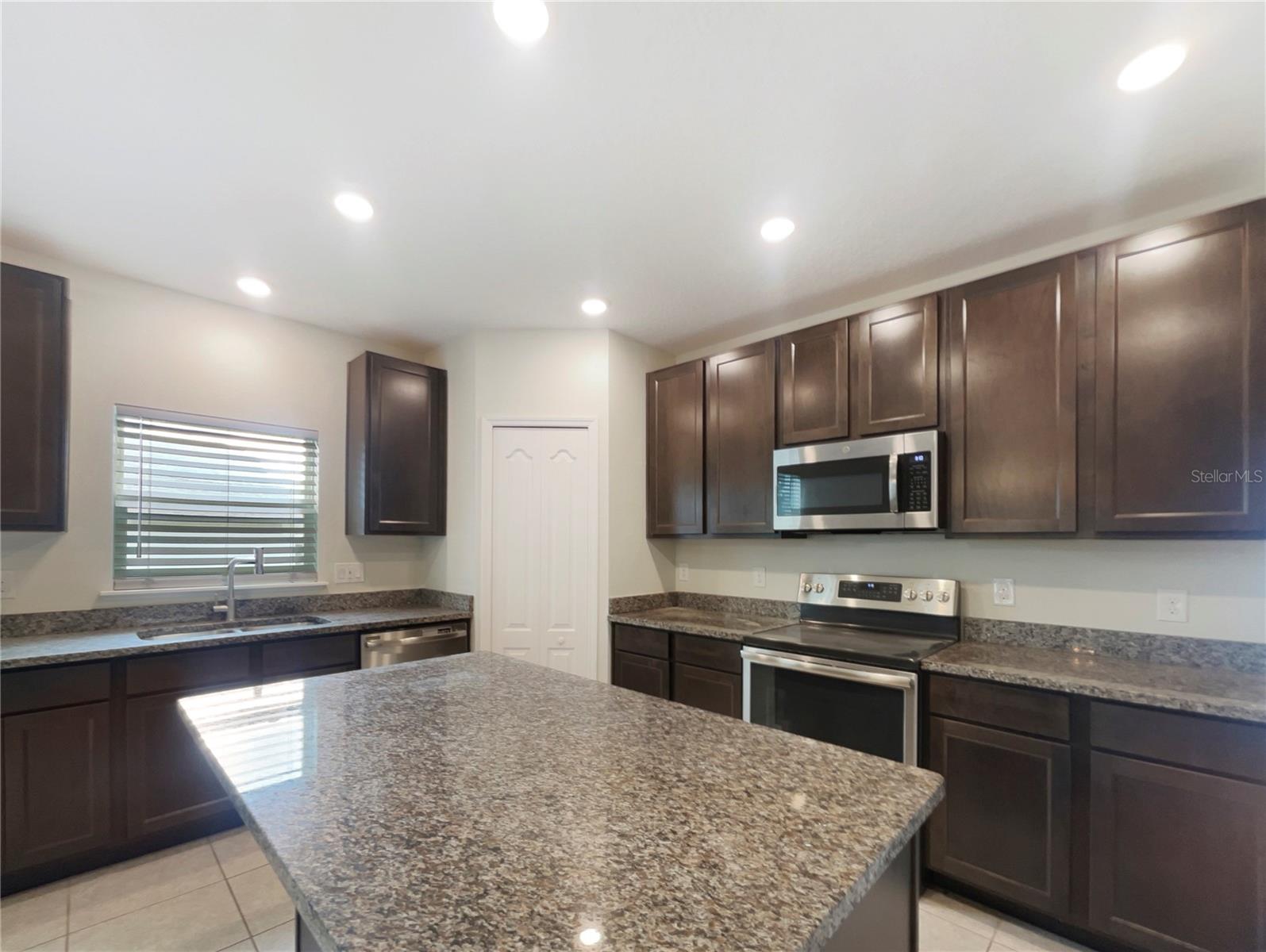 15120 ZENITH AVE, MASCOTTE, FL, 34753