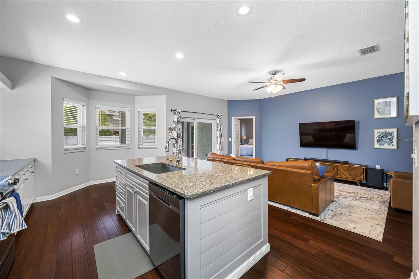 6807 S COURT DR, TAMPA, FL, 33611