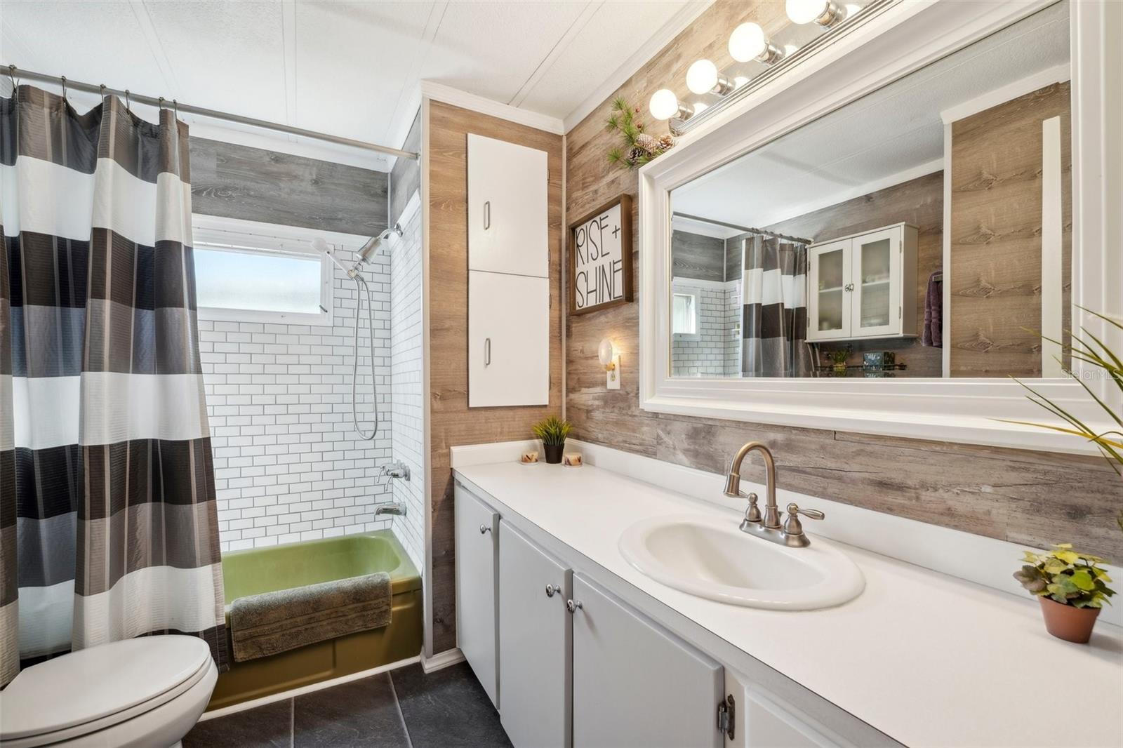 TB8355888 Property Photo