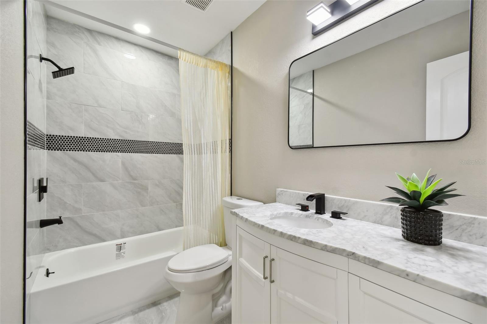 3934 HUNTINGTON ST NE, ST PETERSBURG, FL, 33703
