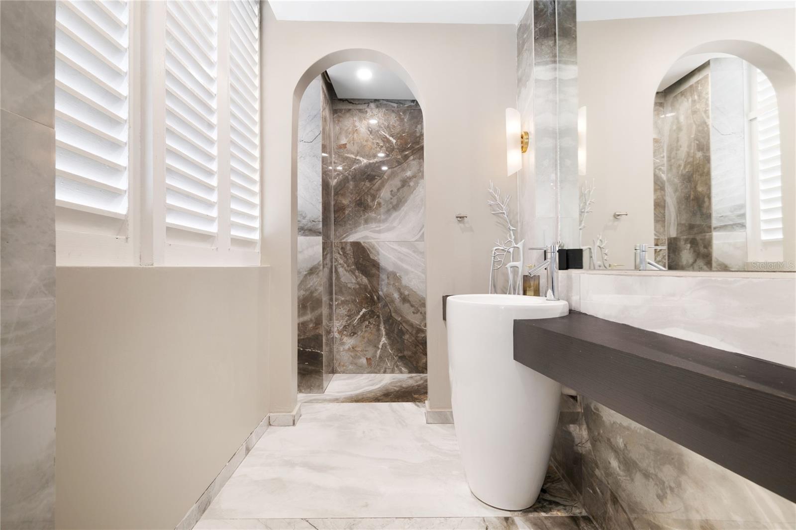 PR9112037 Property Photo