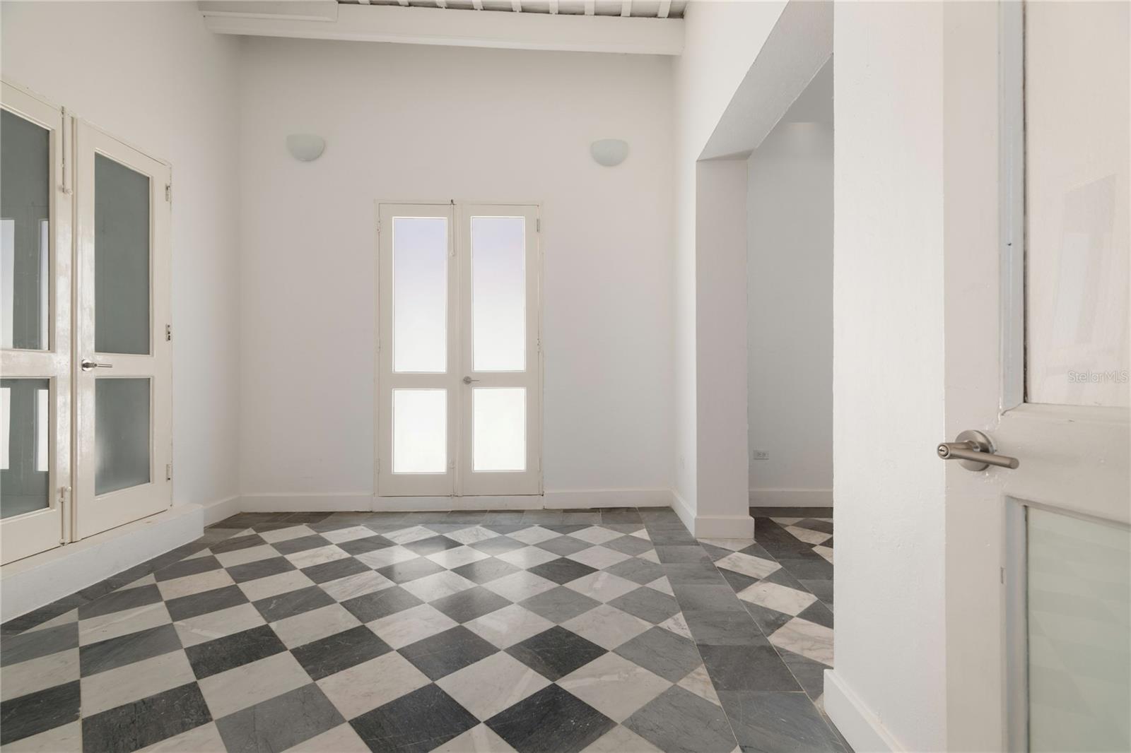 PR9112037 Property Photo