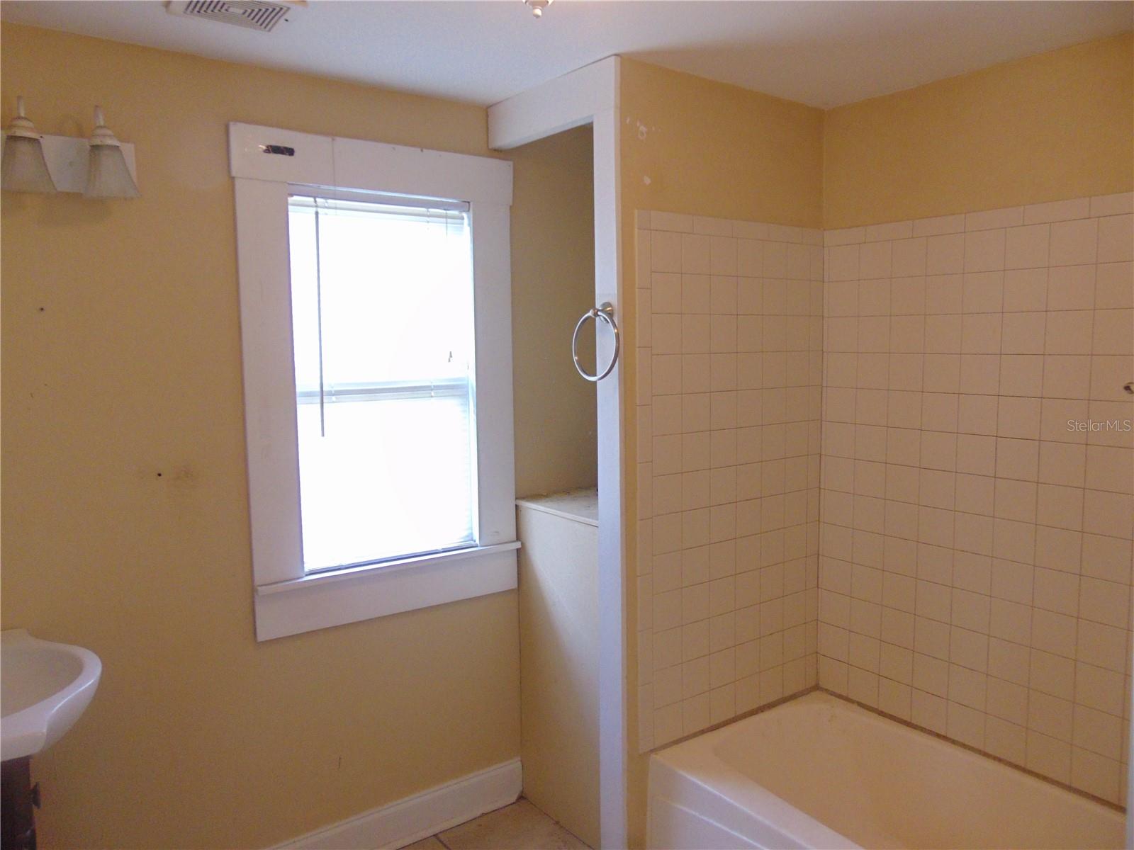 2506 1/2 E COLUMBUS DR, TAMPA, FL, 33605