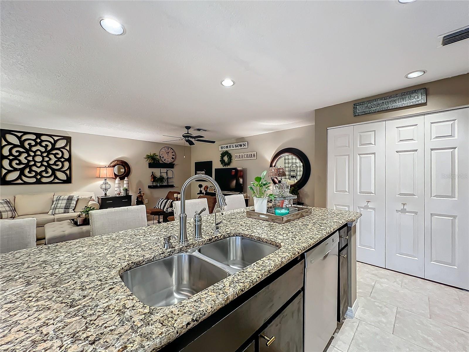 1131 APPLE TER, LEESBURG, FL, 34748