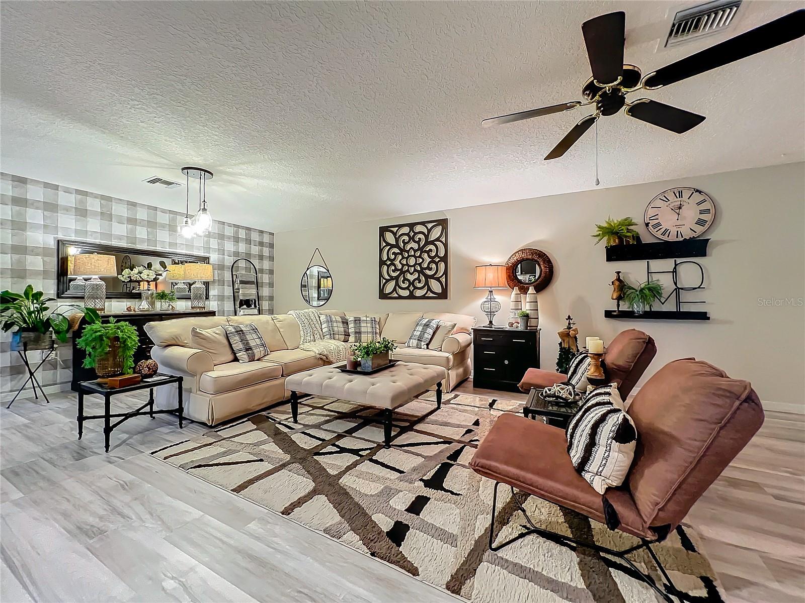1131 APPLE TER, LEESBURG, FL, 34748