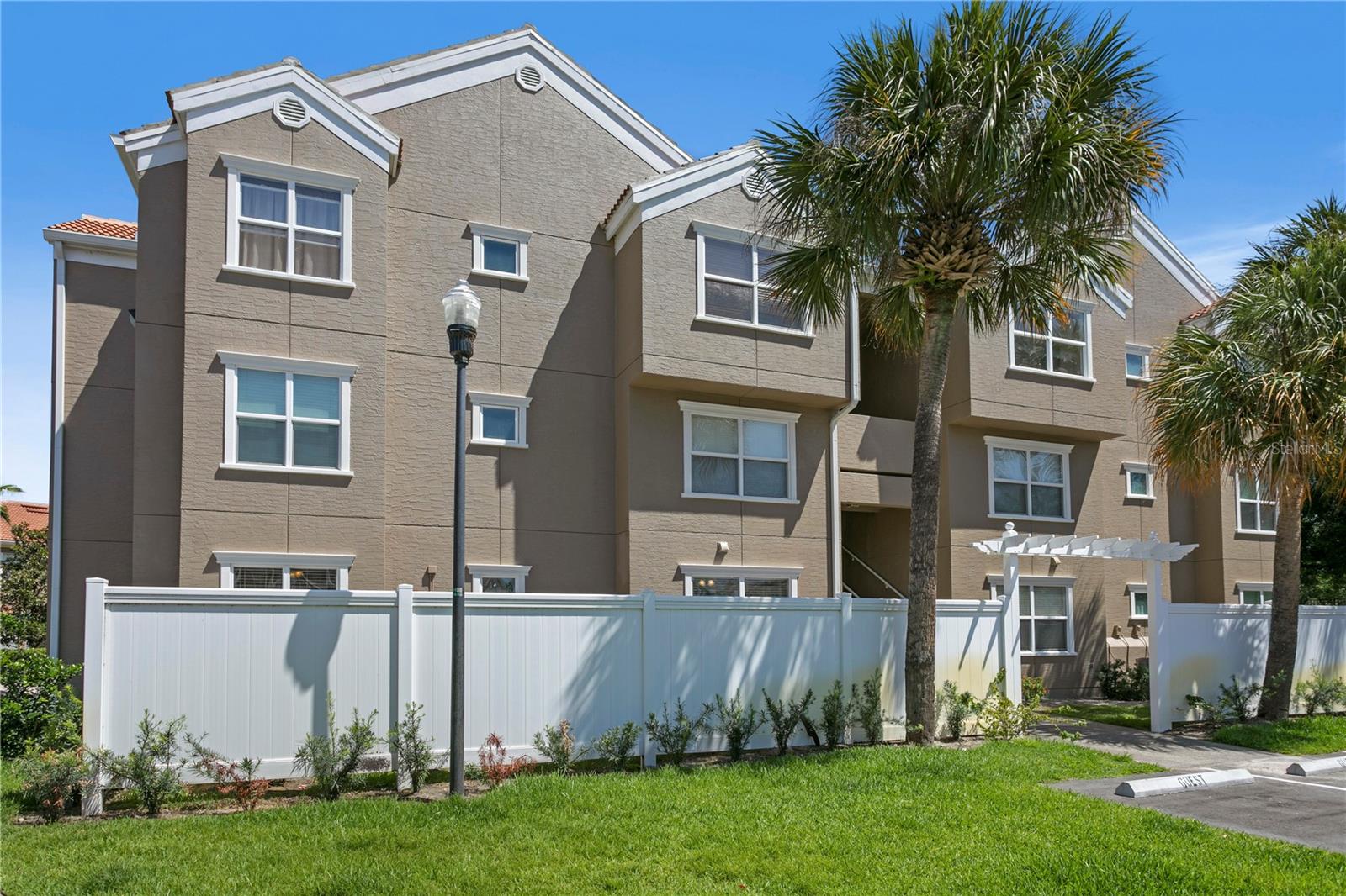 15215 AMBERLY DR #1004, TAMPA, FL, 33647