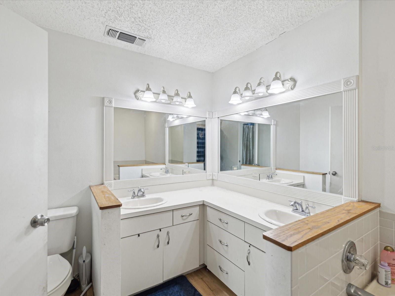 15801 BRIDGEWATER LN, TAMPA, FL, 33624