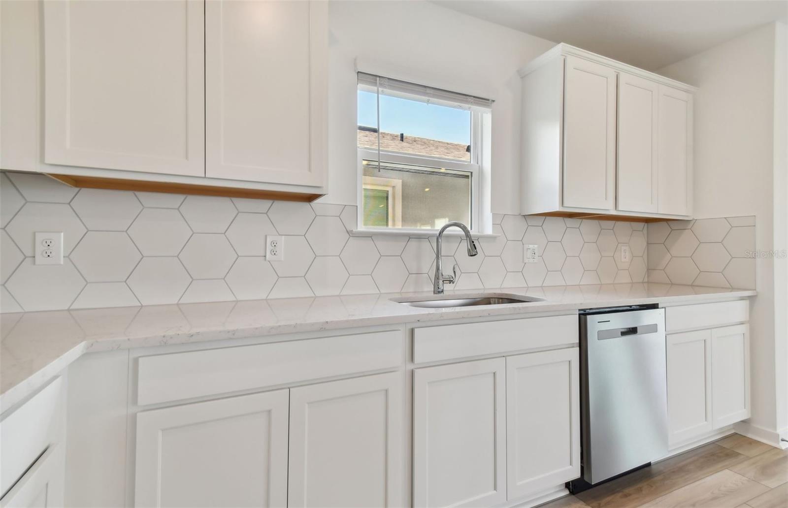 1076 KISTNA DR, ZEPHYRHILLS, FL, 33540