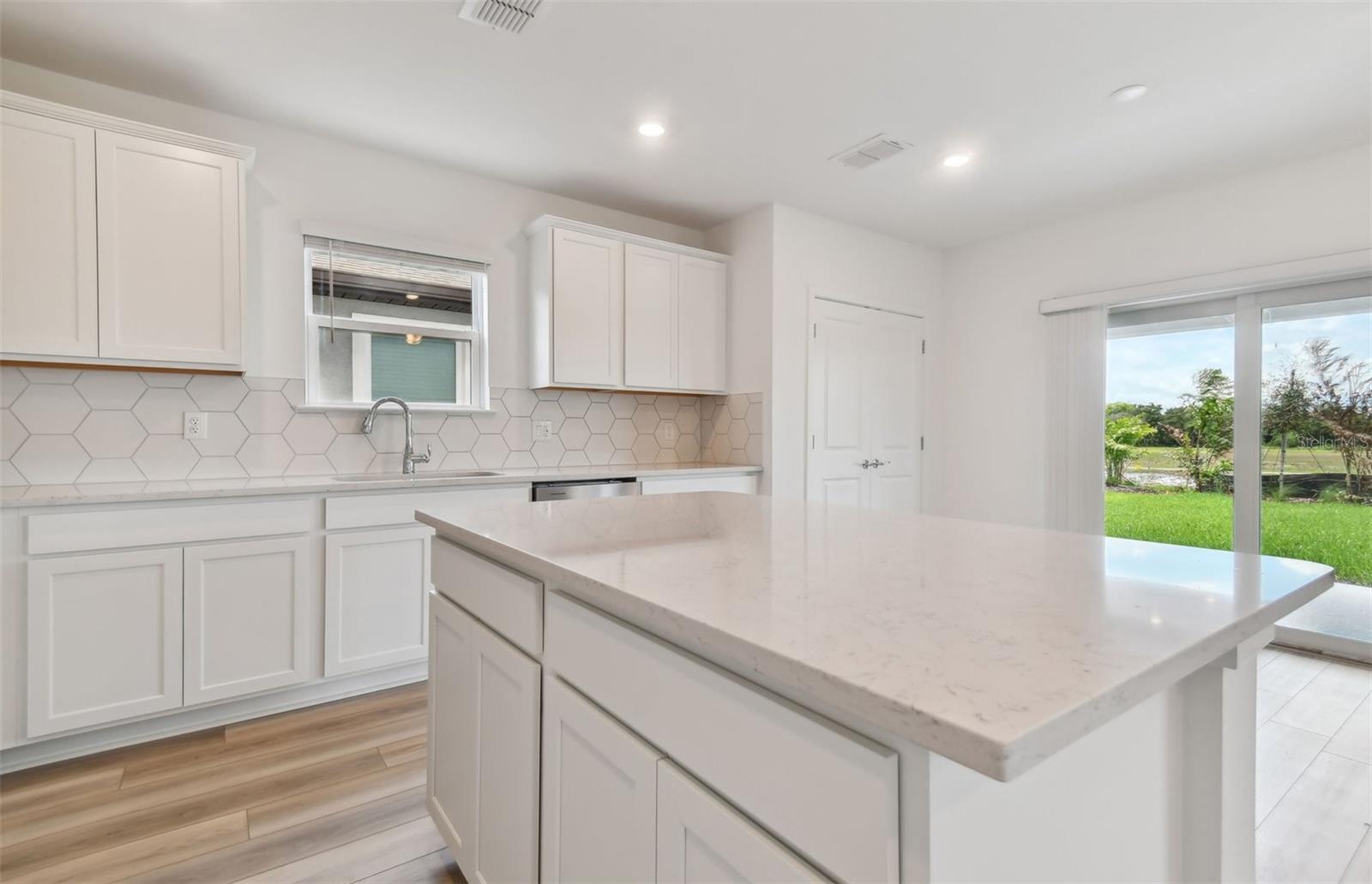 1076 KISTNA DR, ZEPHYRHILLS, FL, 33540