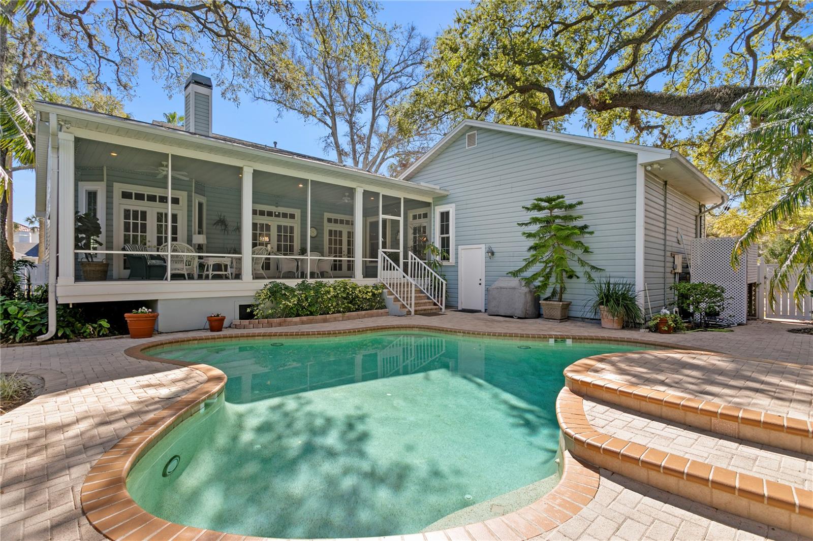 823 S ROXMERE RD, TAMPA, FL, 33609