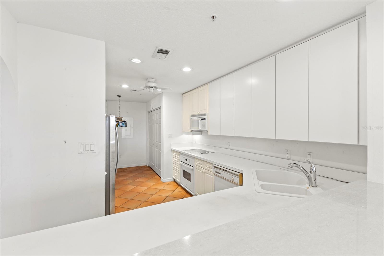 5420 EAGLES POINT CIR #103, SARASOTA, FL, 34231
