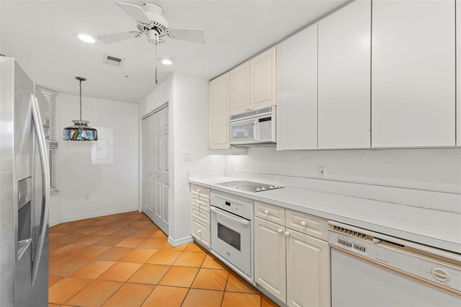 5420 EAGLES POINT CIR #103, SARASOTA, FL, 34231