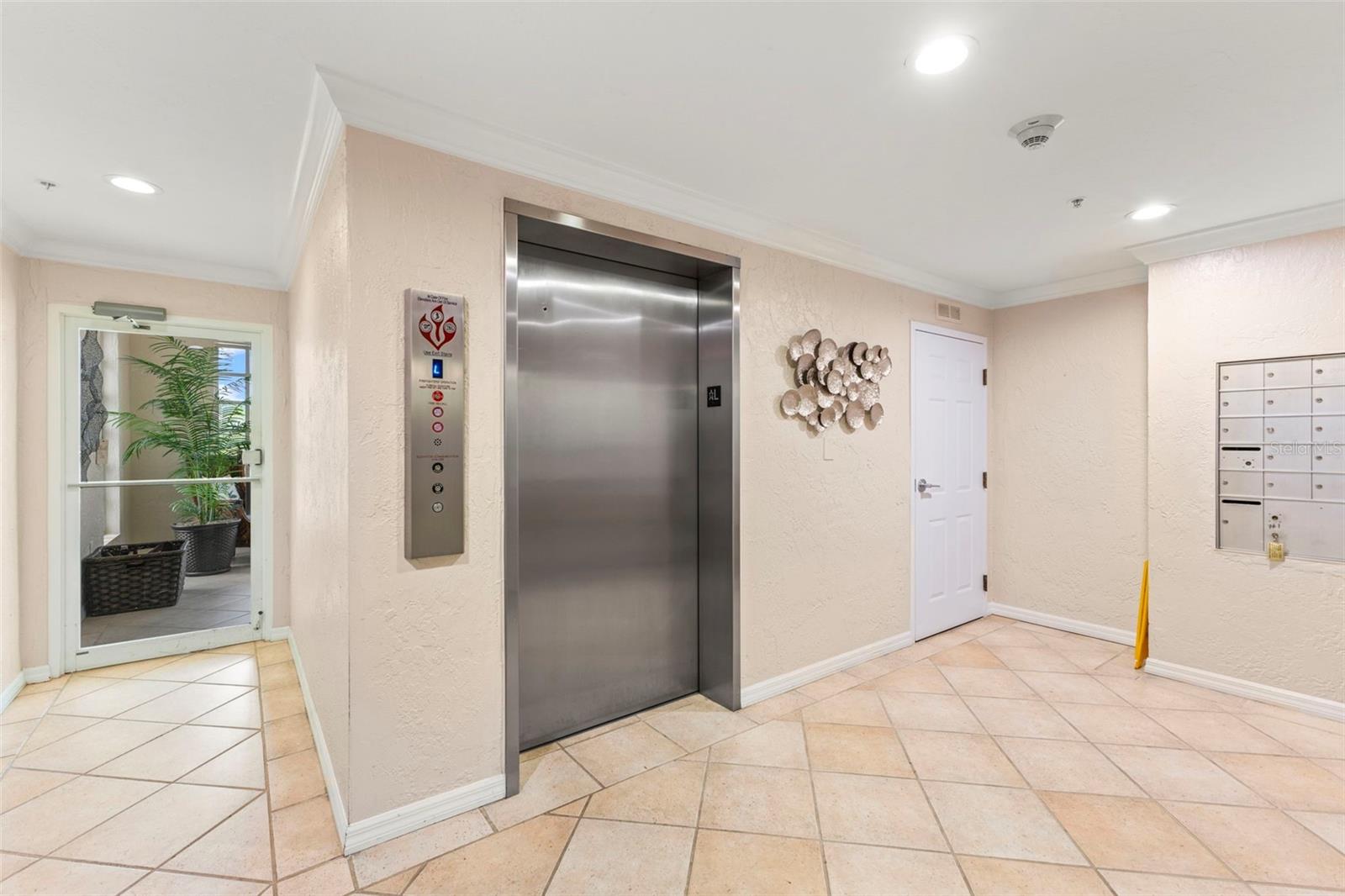 5420 EAGLES POINT CIR #103, SARASOTA, FL, 34231