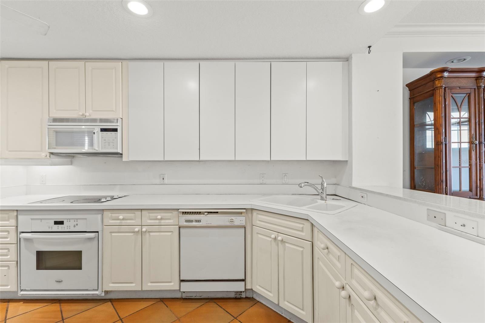 5420 EAGLES POINT CIR #103, SARASOTA, FL, 34231