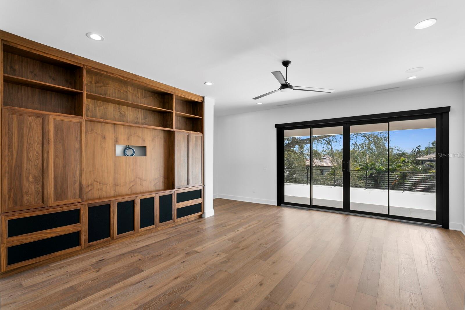 TB8356659 Property Photo