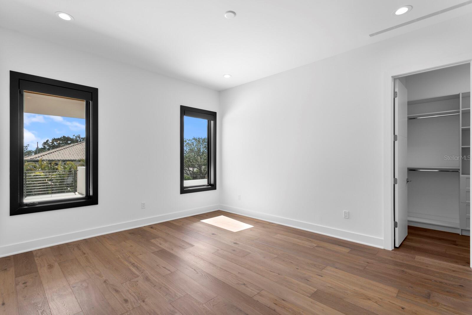 TB8356659 Property Photo