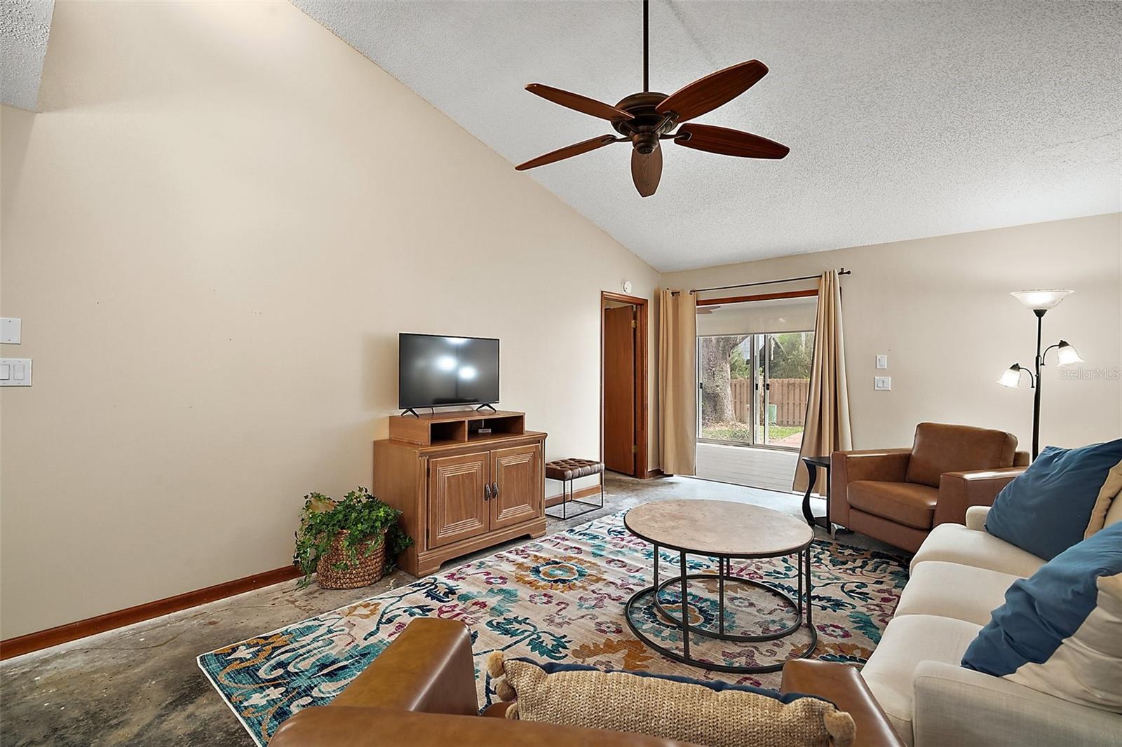 18 COVE LN, EUSTIS, FL, 32726