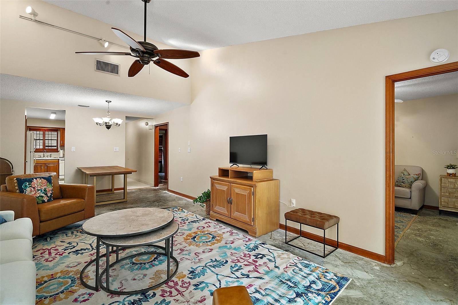 18 COVE LN, EUSTIS, FL, 32726
