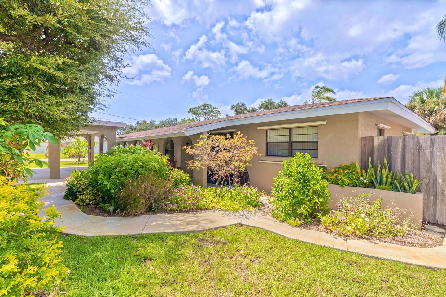 1011 68TH AVE W, BRADENTON, FL, 34207