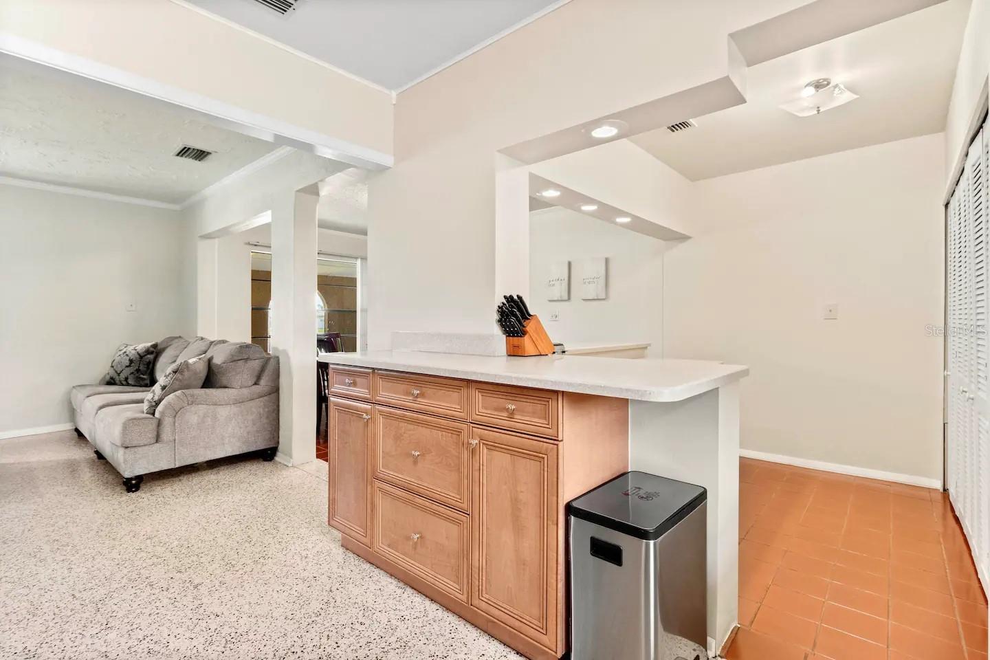 1011 68TH AVE W, BRADENTON, FL, 34207