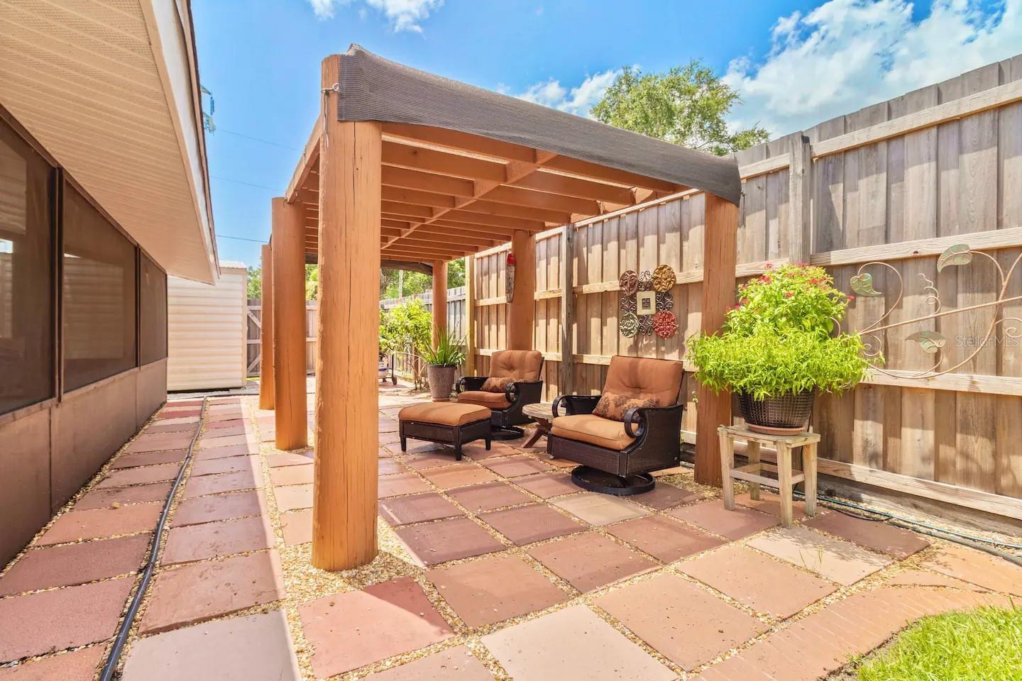 1011 68TH AVE W, BRADENTON, FL, 34207