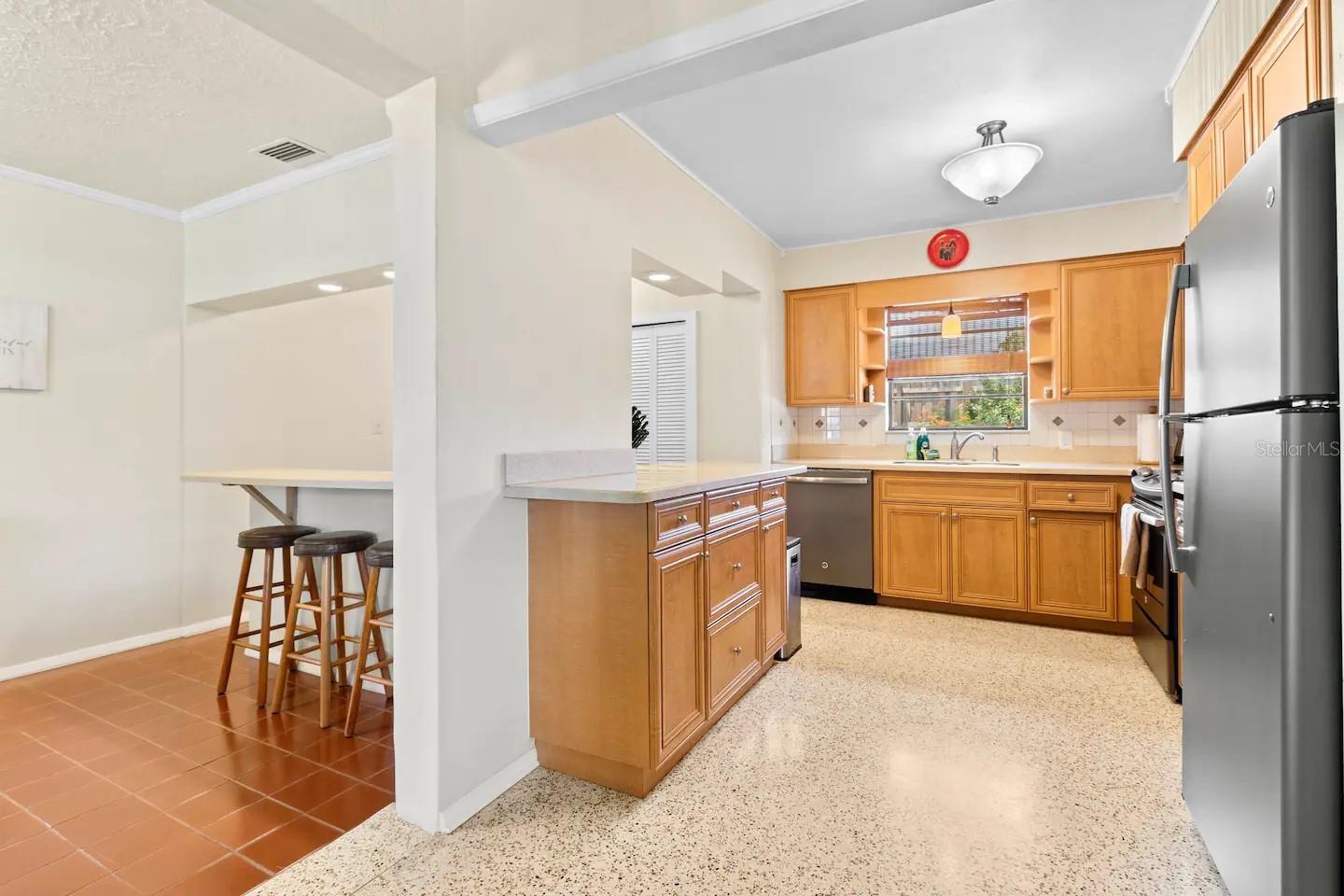 1011 68TH AVE W, BRADENTON, FL, 34207