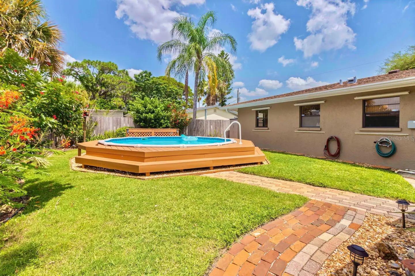 1011 68TH AVE W, BRADENTON, FL, 34207