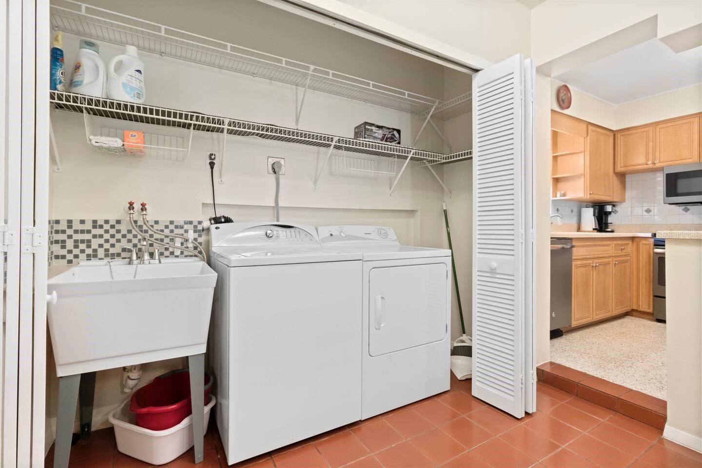 1011 68TH AVE W, BRADENTON, FL, 34207