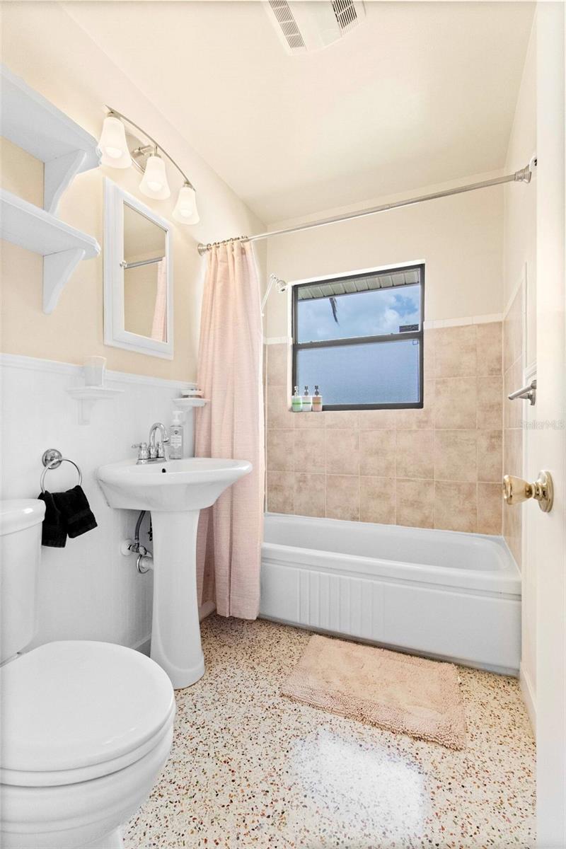 1011 68TH AVE W, BRADENTON, FL, 34207