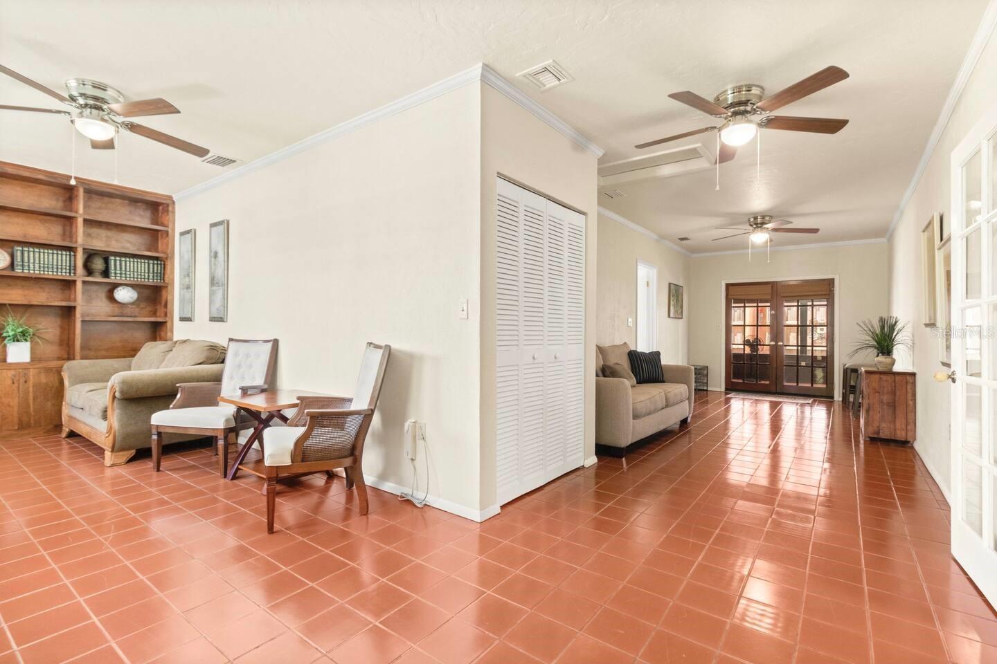 1011 68TH AVE W, BRADENTON, FL, 34207